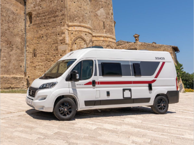 <img src="images/wanderung-mit-camper.jpg" alt="Wanderer auf einem Bergpfad mit Campervan im Hintergrund">